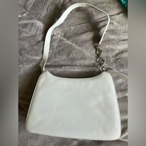 Ballaglia Elegant White Shoulder Bag half moon chain made in Italy purse bag